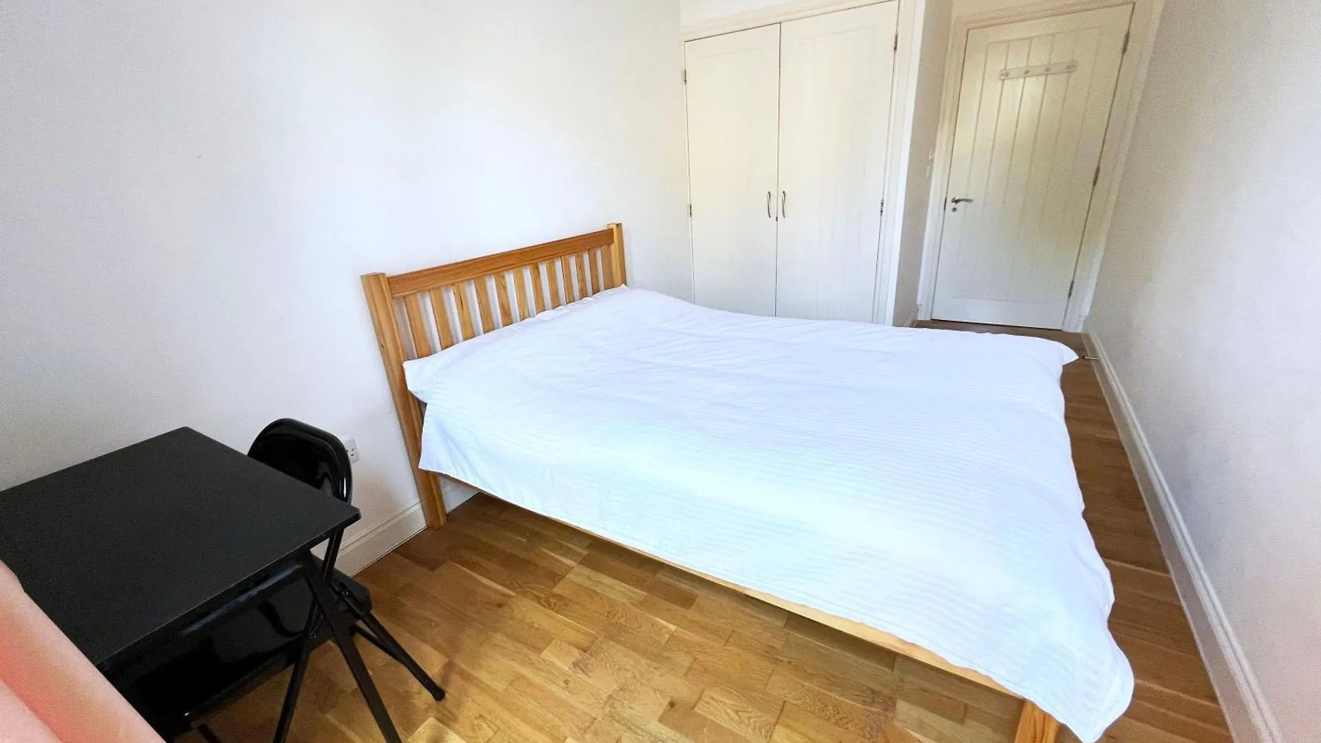 Homestay Bedroom 1, Queens Road London