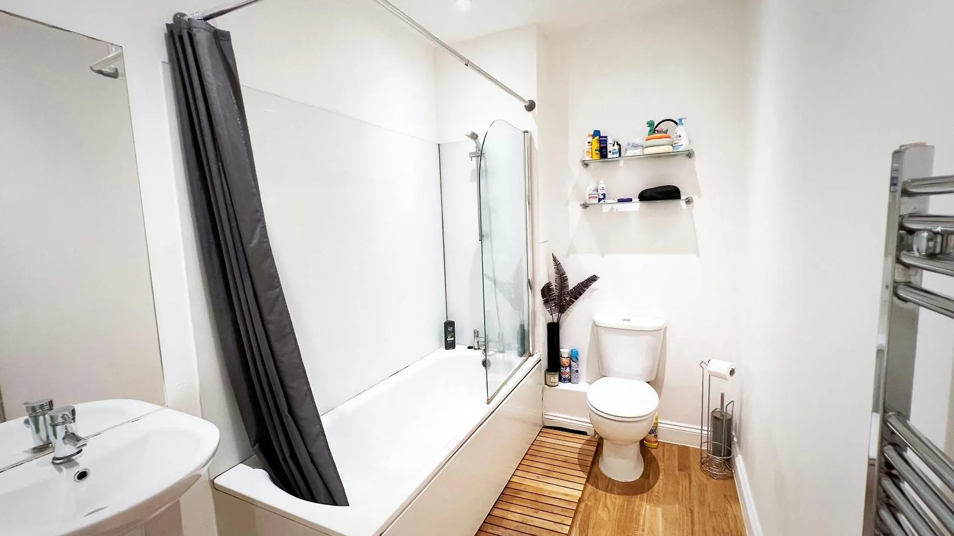 Homestay Bedroom 1, Queens Road London United Kingdom
